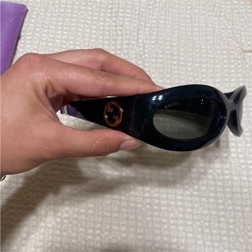 LIKE NEW GUCCI oval sunglasses